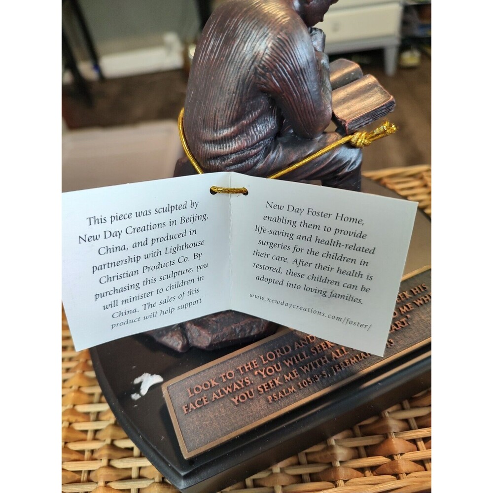 PUTTING GOD FIRST Moments of Faith Sculpture Man w/ Bible Figure Promise Keepers - Picture 10 of 11